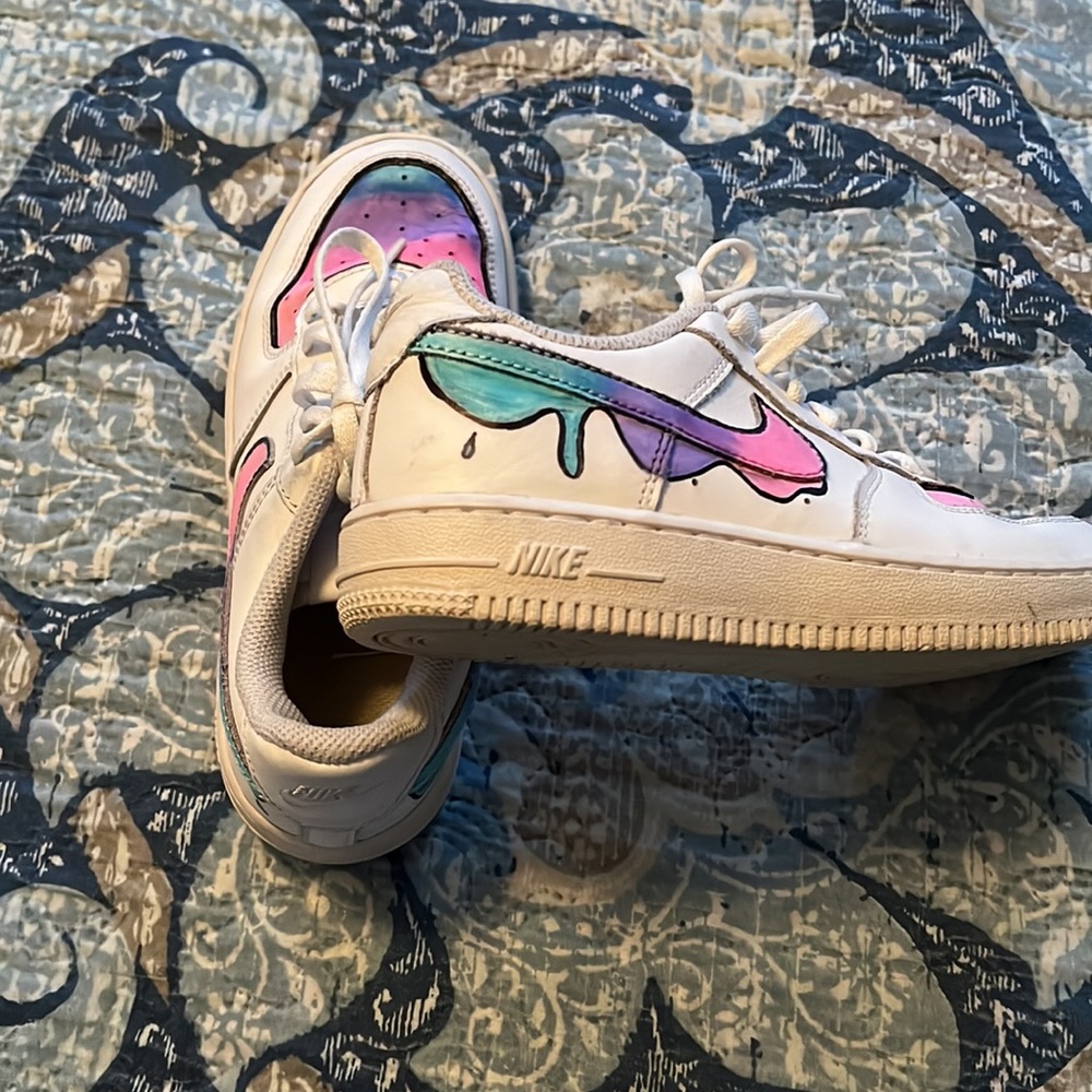 Custom made Nike - Picture 2 of 2